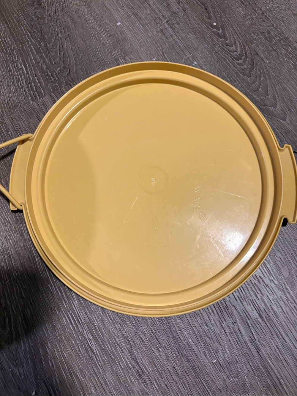 Tupperware Yellow Snap-Lid Kitchen Bucket - Picture 4 of 6